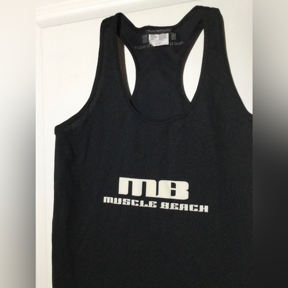 Muscle beach tank - Picture 2 of 3